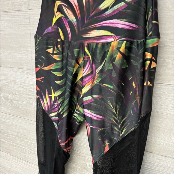 | ONZIE | leggings. Size S/M. - Picture 2 of 8